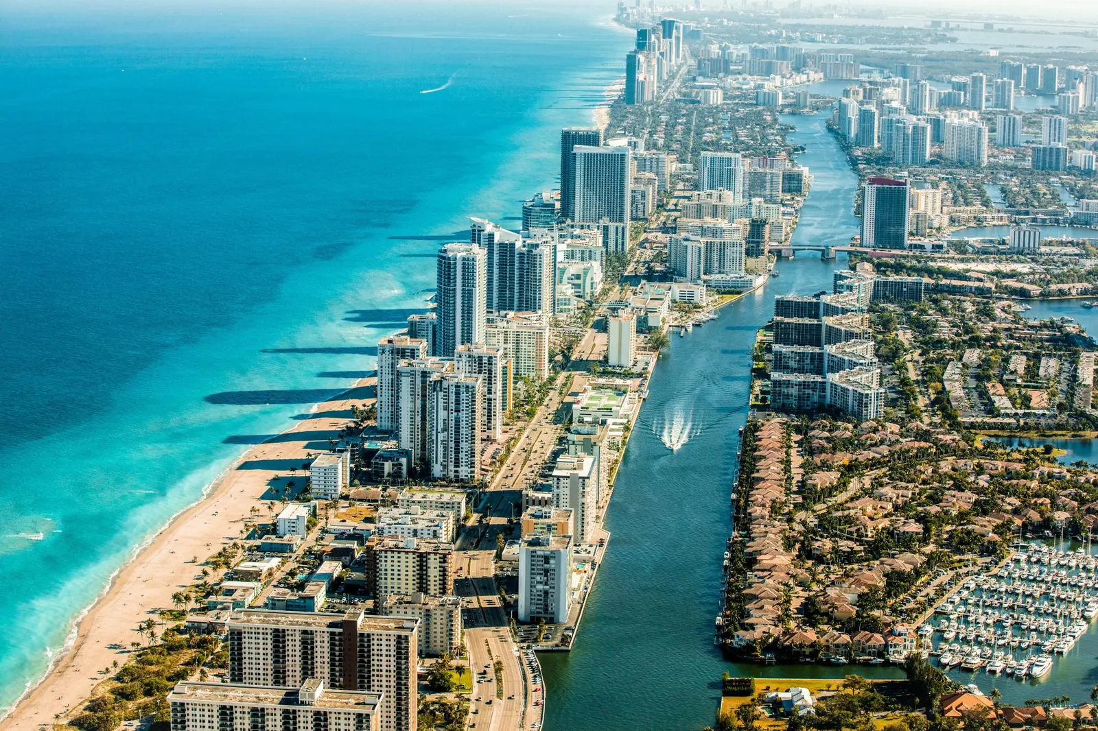 Waterfront van Miami, stranden en jachthavens