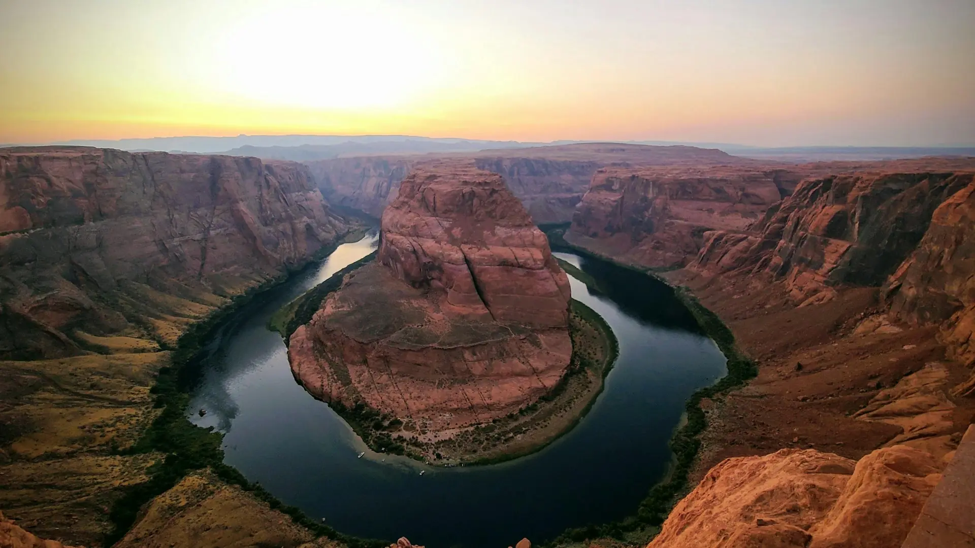 De bocht van Horseshoe Bend in de Colorado-rivier bij zonsondergang, Page, Arizona — Hamilton