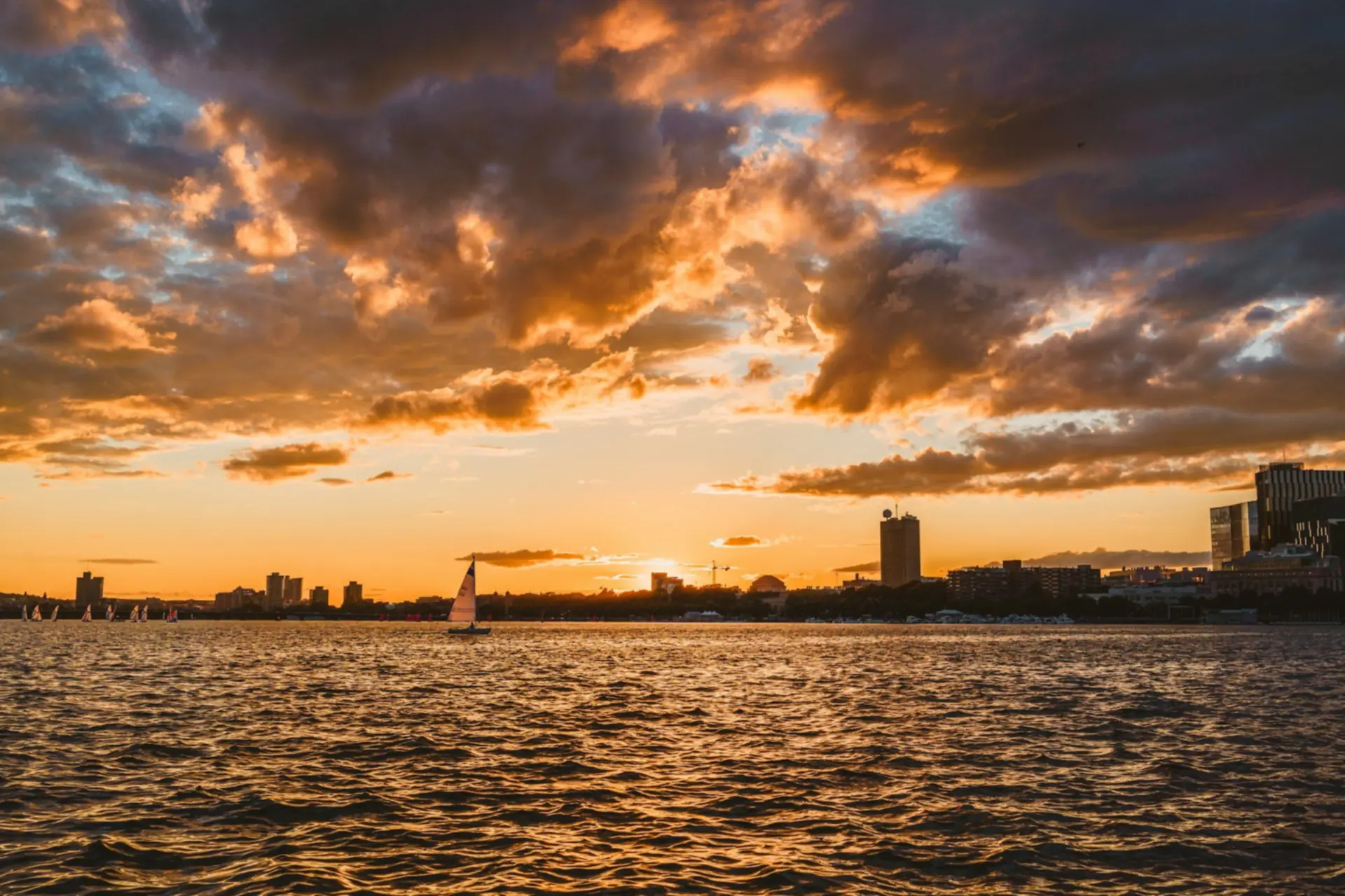 Zonsondergang boven de Charles River, Boston, Massachusetts — Hopkinton