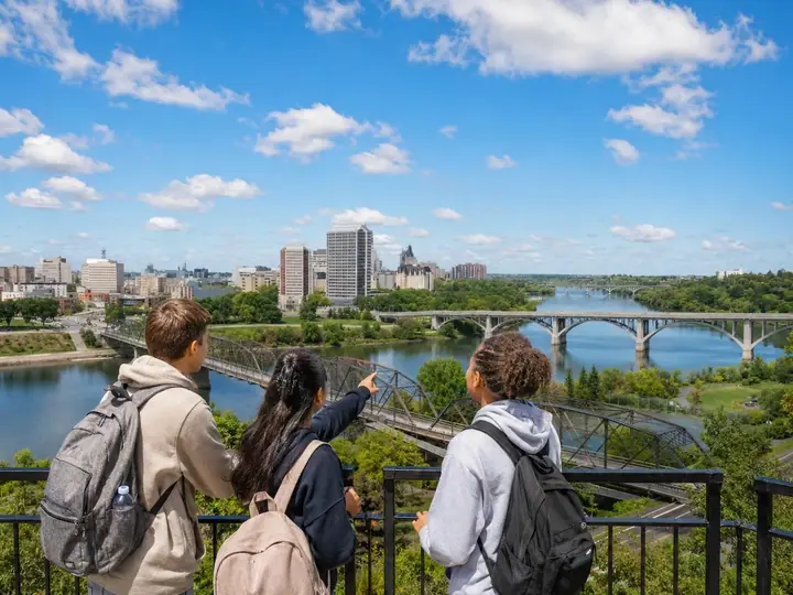 Aktywności, plener, zorza polarna i życie uczniów w Saskatoon