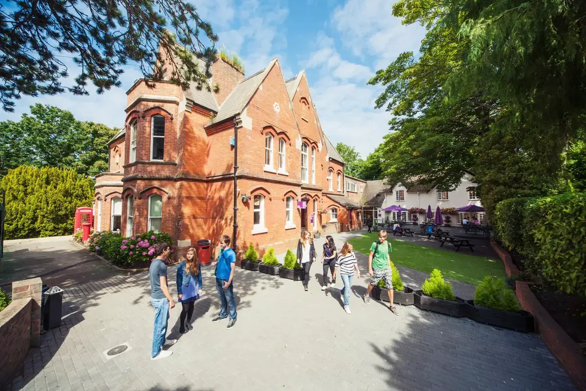 Scuola Kings Bournemouth
