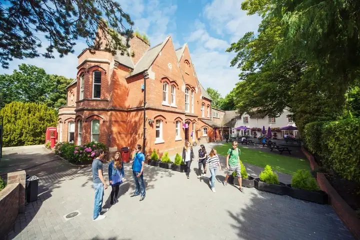 Scuola Kings Bournemouth