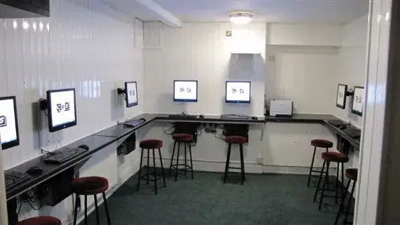 Sala multimedialna - szkoła CES w Dublinie