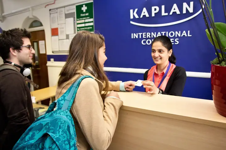 Recepcja - szkoła Kaplan Cambridge