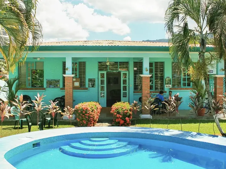 Fassade — Academia Tica in San José