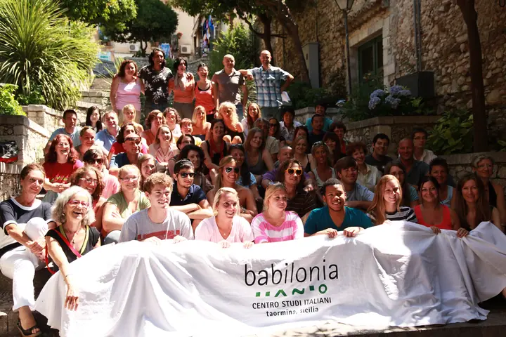 Studierende-Schule Babilonia in Taormina