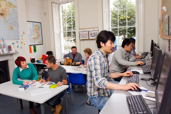 Multimediaruimte-Taalschool Kaplan in Dublin